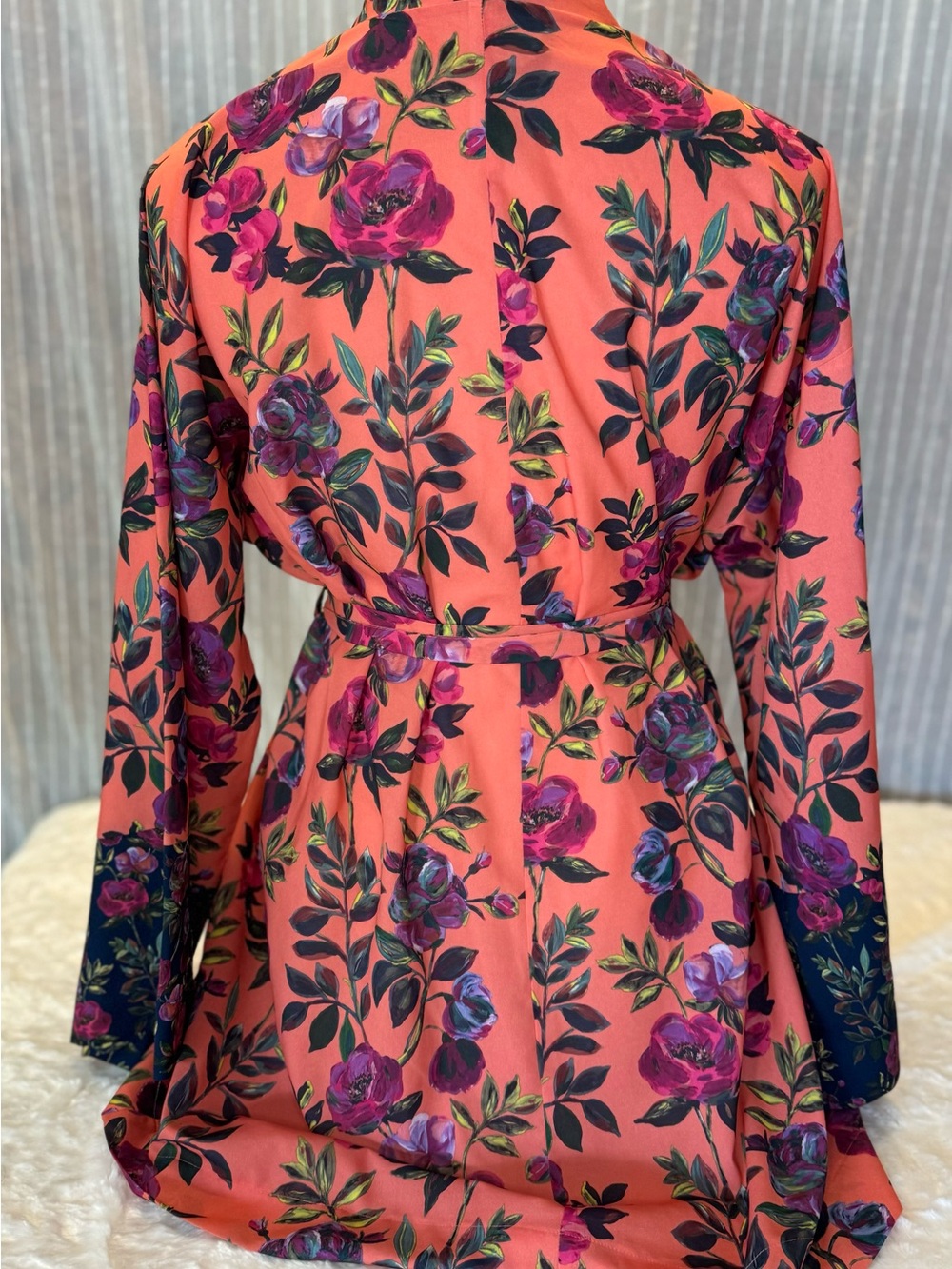 Cacique Coral Robe With Bell Sleeves in Size 14/16 D16 - Picture 9 of 12